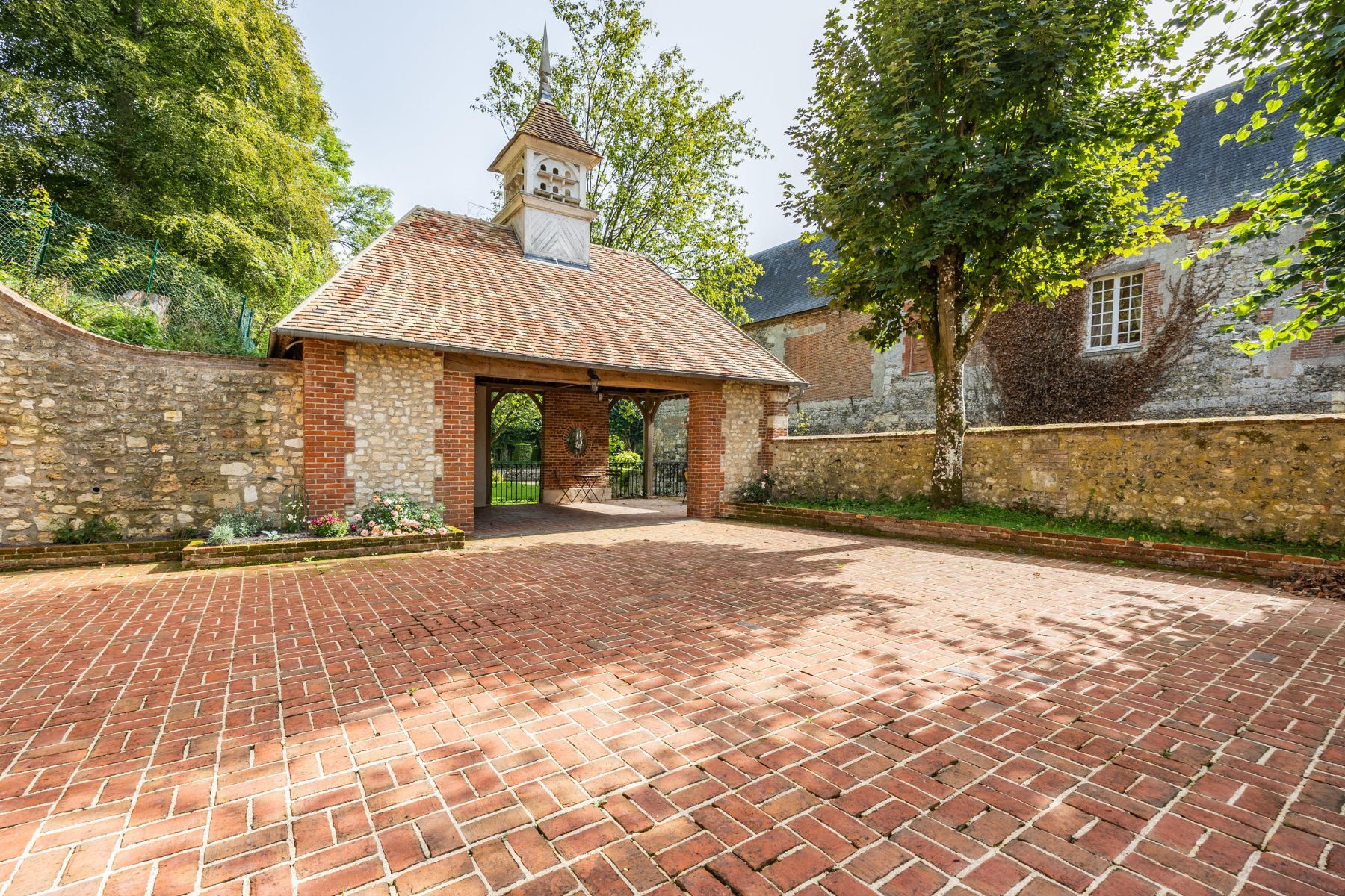Chateau Lyons la Foret villa photo.